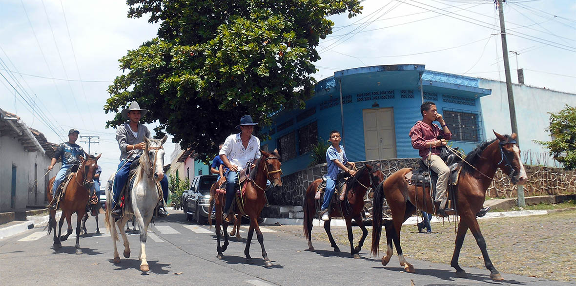 Desfile de caballos en Suchitoto El Salvador
