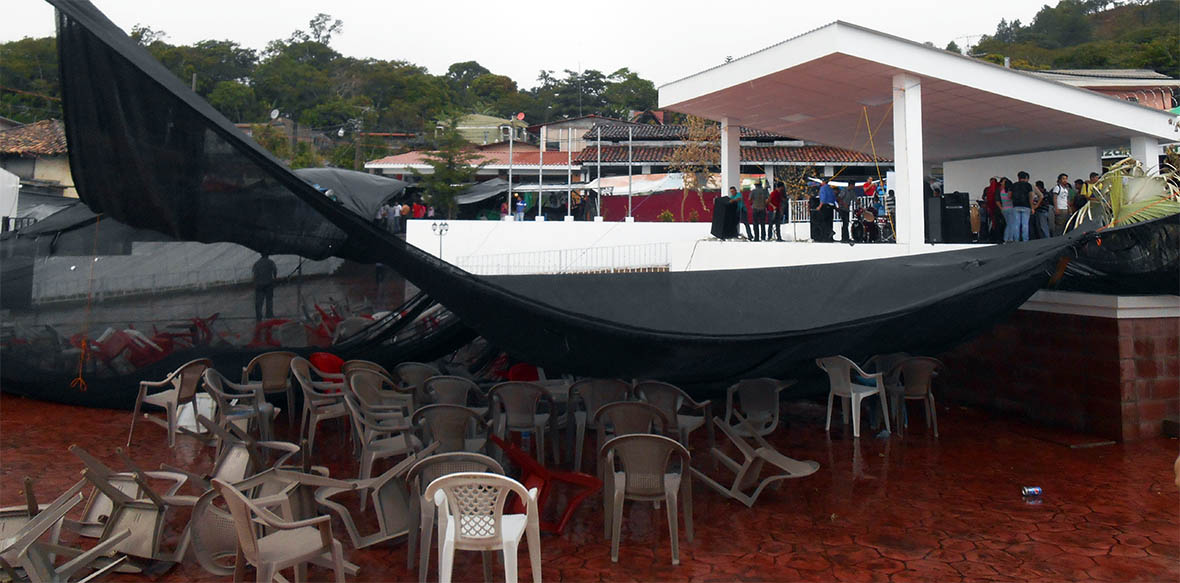 Lluvia en el festival de invierno de Perquin, El Salvador